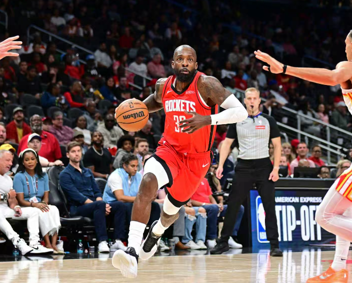 谢泼德三分, 双方第三节, 力球员