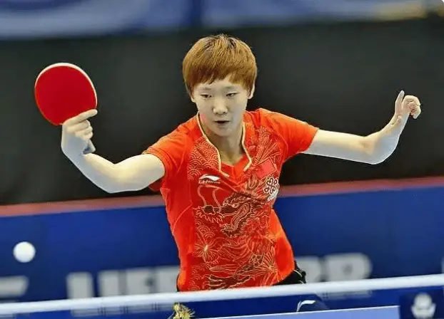 她本领先两, 都被放大检 她本领先两, 都被放大检